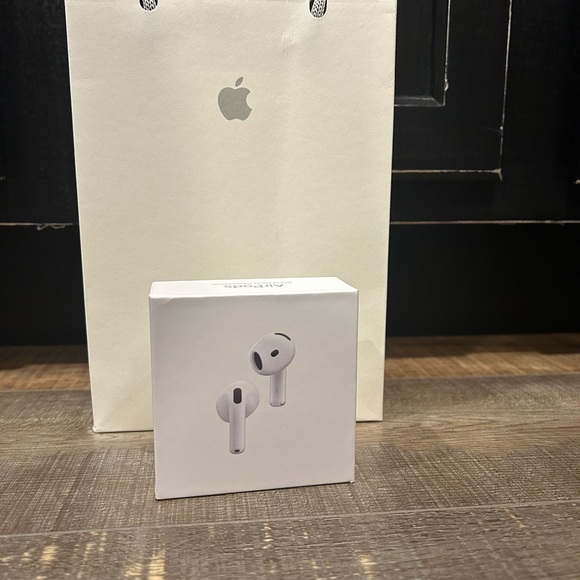 Airpod 4s (noise canceling)